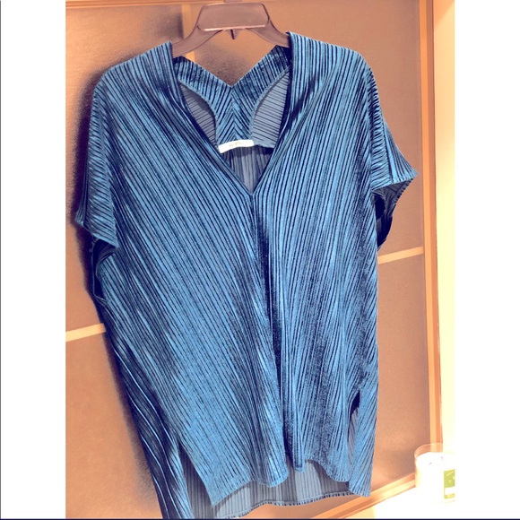 Karlie Clothes+ Sz Small+ Metallic V neck tunic+ Blue+ like new- worn once - Picture 3 of 5
